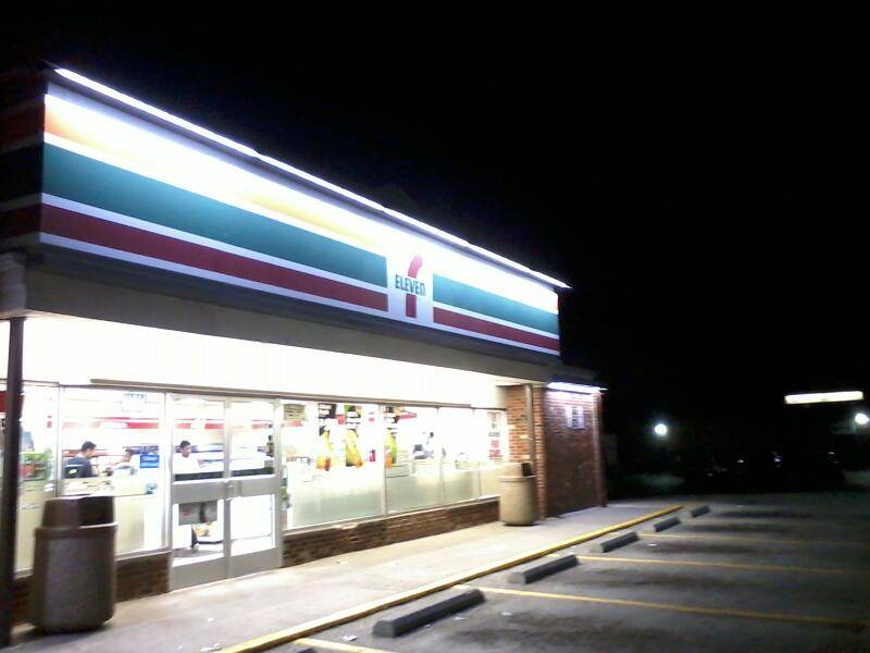 7-Eleven | bakery | 46 Powell Rd, Brookhaven, PA 19015, USA | 6108721264 OR +1 610-872-1264