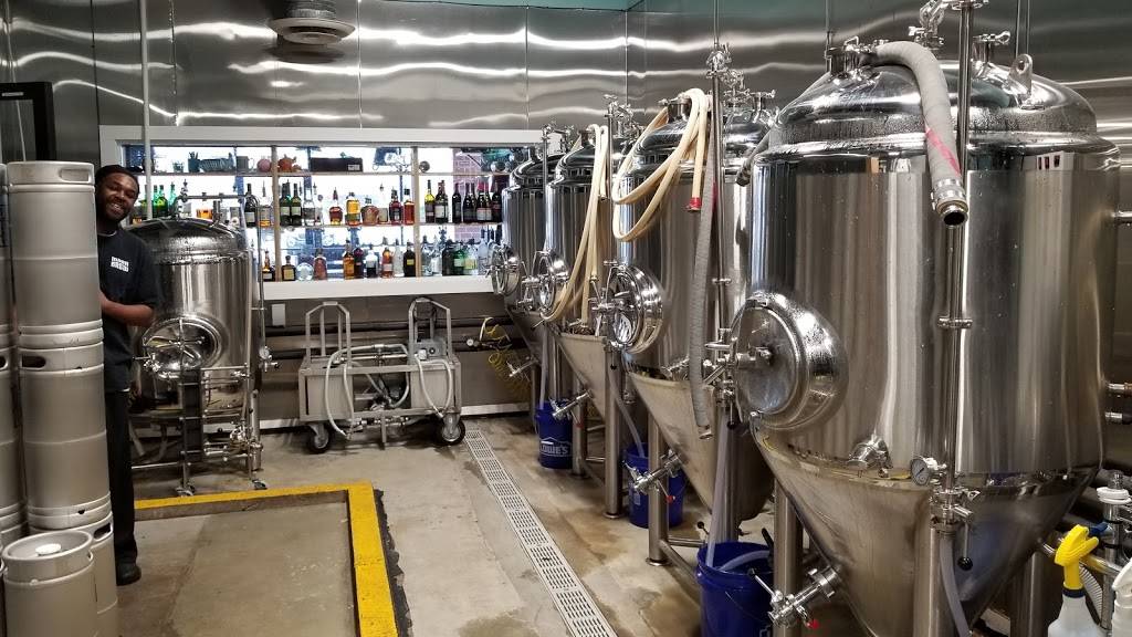 The Other Side Of The Moon | restaurant | 1477 River Ridge Dr, Clemmons, NC 27012, USA | 3367128200 OR +1 336-712-8200