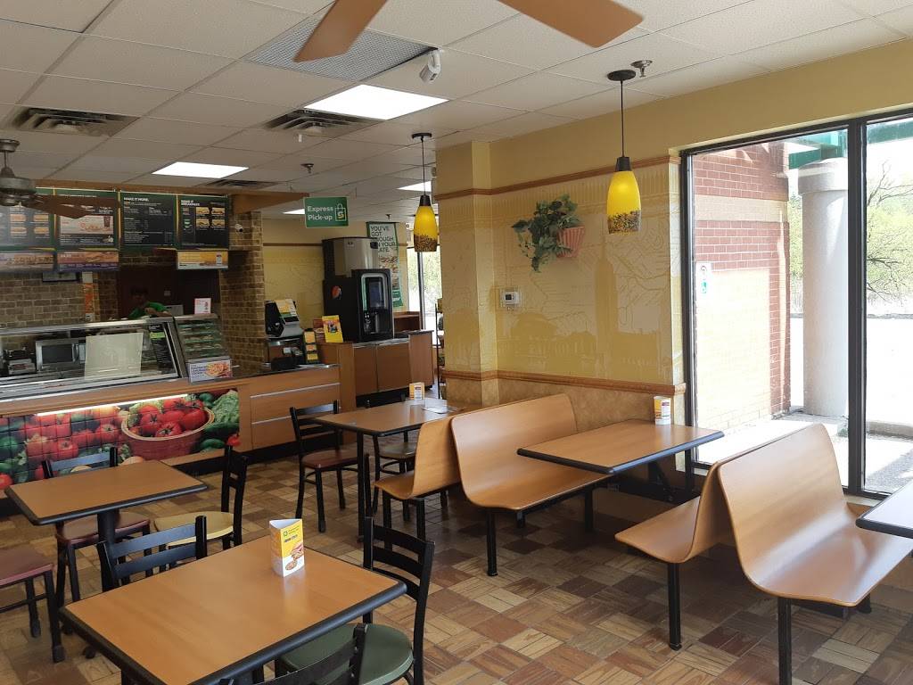 Subway | meal takeaway | 13025 Yonge St, Richmond Hill, ON L4E 1A5, Canada | 9057738996 OR +1 905-773-8996