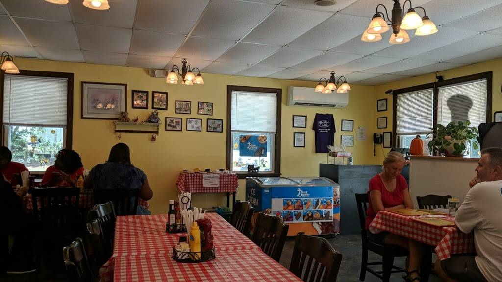 Debbies Family Restaurant | restaurant | 6209 General Puller Hwy, Locust Hill, VA 23092, USA | 8047589595 OR +1 804-758-9595