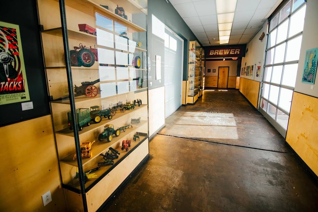 Tractor Brewing Company Wells Park | restaurant | 1800 4th St NW, Albuquerque, NM 87102, USA | 5052436752 OR +1 505-243-6752