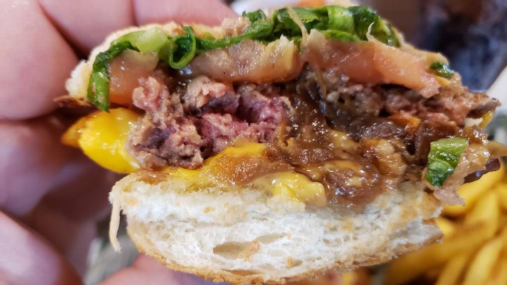 Wahlburgers | restaurant | G-4372 Miller Rd, Flint, MI 48507, USA | 8102657354 OR +1 810-265-7354