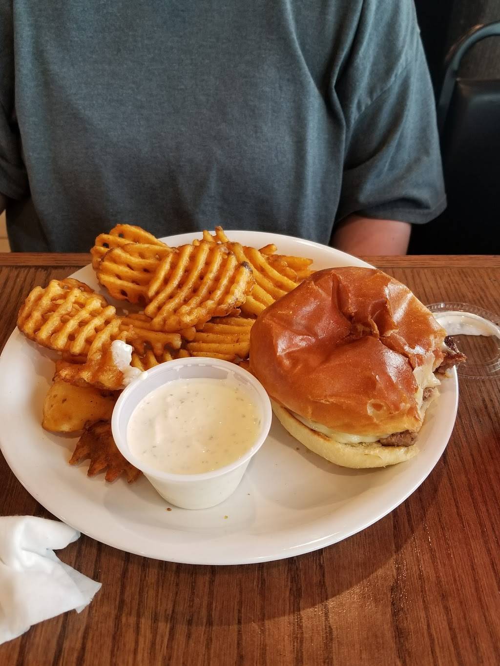 Caseys Restaurant | restaurant | 200 N Pike St, Clarksburg, WV 26301, USA | 3046244378 OR +1 304-624-4378