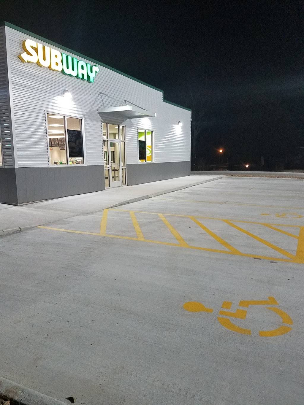 Subway | meal takeaway | 104 S Ash St, Buffalo, MO 65622, USA | 4173451512 OR +1 417-345-1512