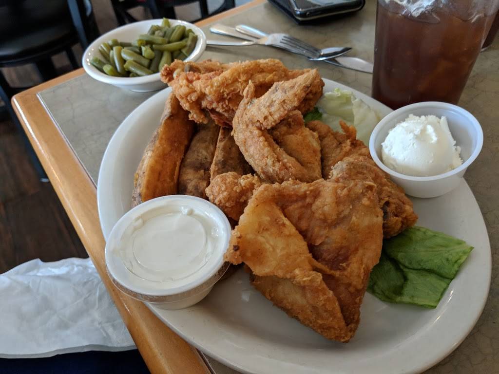 Country Table | restaurant | 714 W Chicago Rd, White Pigeon, MI 49099, USA | 2694839567 OR +1 269-483-9567