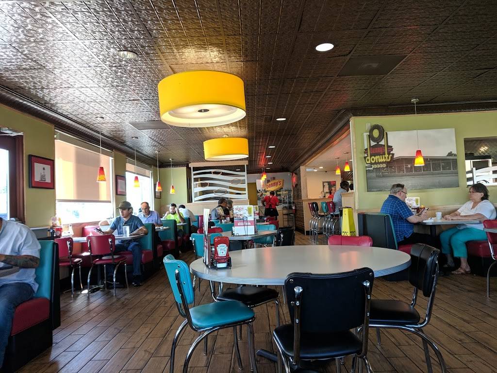 Dennys | restaurant | 2316 Southmore Blvd, Houston, TX 77004, USA | 7135268400 OR +1 713-526-8400