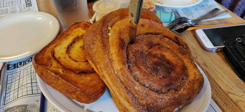 Family Diner | restaurant | 711 N Silverleaf St, Gladwin, MI 48624, USA | 9894268141 OR +1 989-426-8141