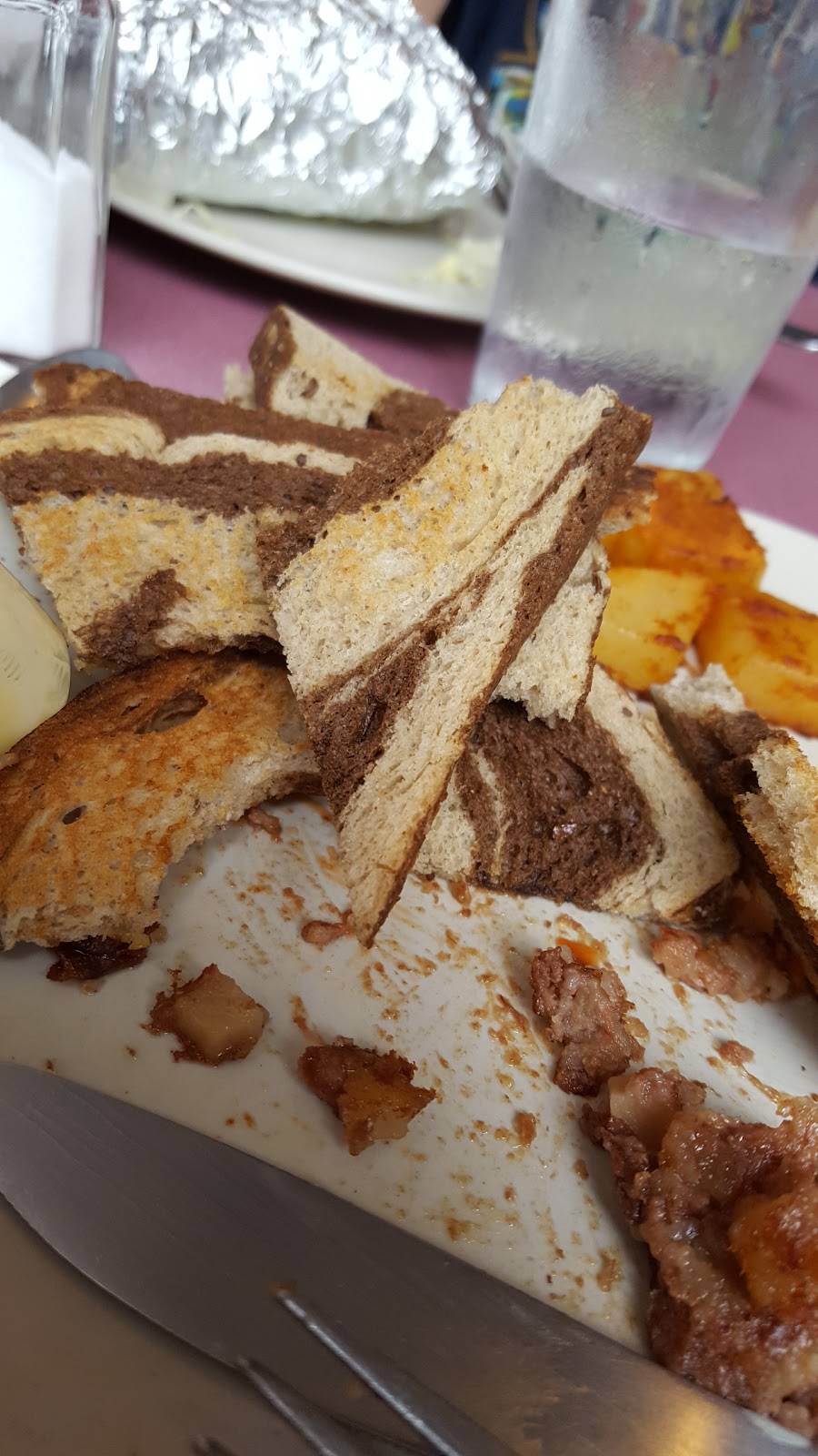 Crown Cafe | meal takeaway | 106 Main St, Watertown, MA 02472, USA | 6179239219 OR +1 617-923-9219