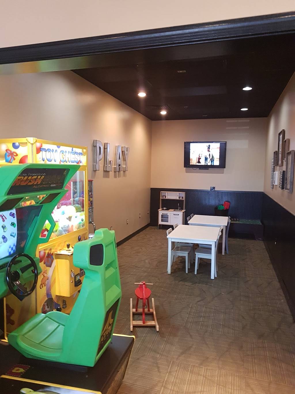 Barros Pizza | restaurant | 950 East Riggs Road, Chandler, AZ 85249, USA | 4808952555 OR +1 480-895-2555