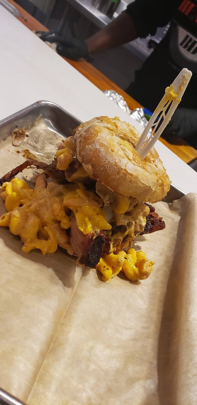 Heavens Table BBQ | restaurant | 2238 N Farwell Ave, Milwaukee, WI 53202, USA | 4147327109 OR +1 414-732-7109