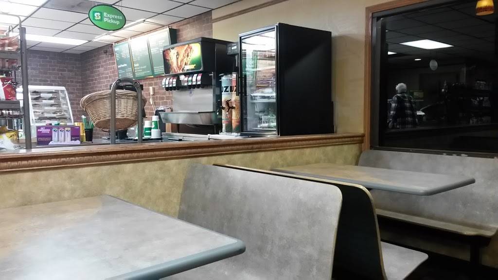 Subway | restaurant | 114 Plaza Court, Kingwood, WV 26537, USA | 3043293780 OR +1 304-329-3780