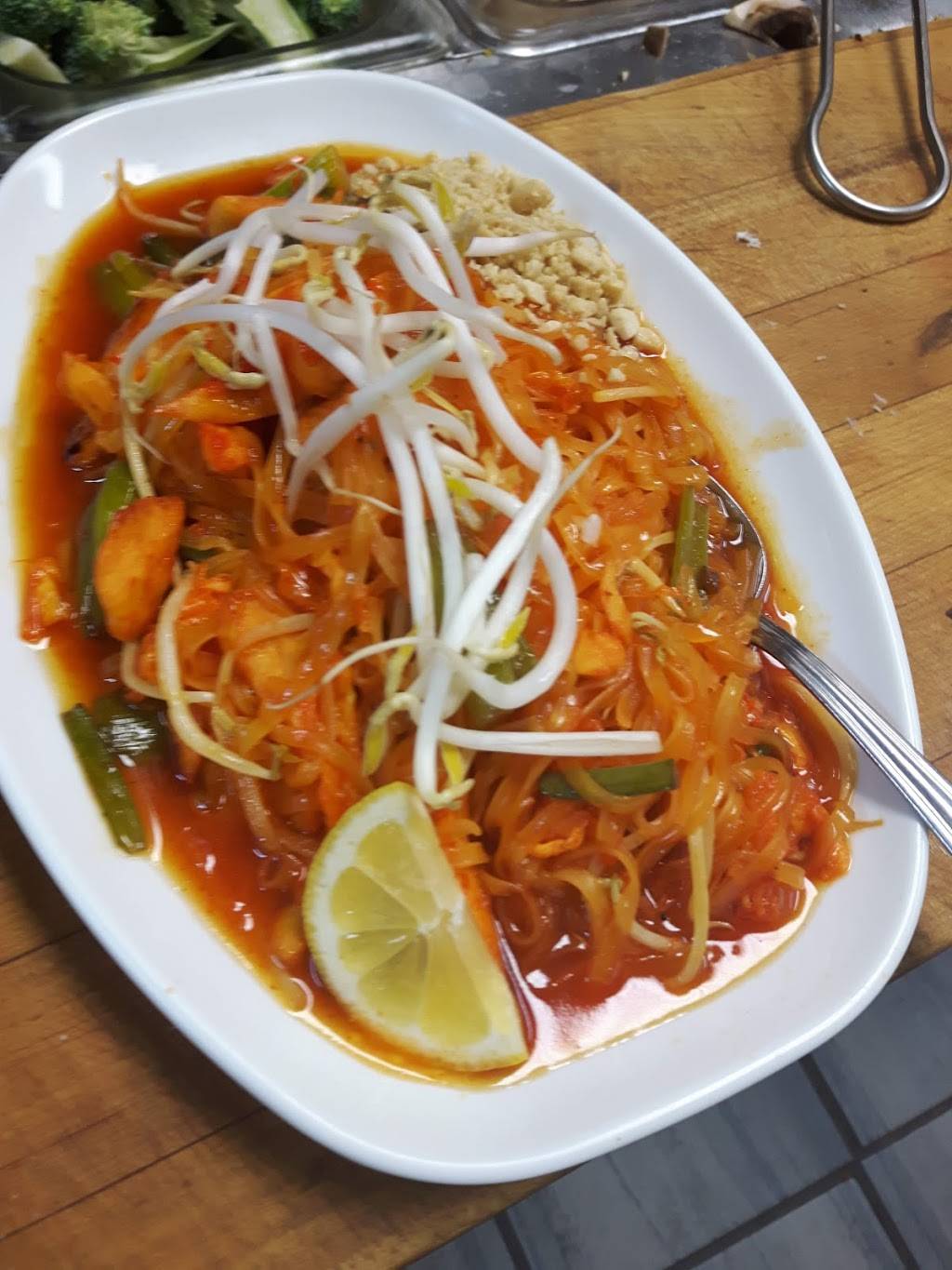 Vangs Thai Sushi Restaurant | restaurant | 106 Talbot St N, Essex, ON N8M 2C4, Canada | 5197767337 OR +1 519-776-7337