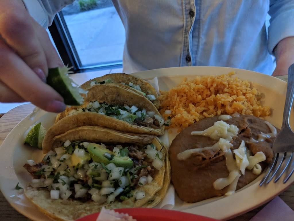 La Placita | restaurant | 108 Cass St, Woodstock, IL 60098, USA | 8153372303 OR +1 815-337-2303