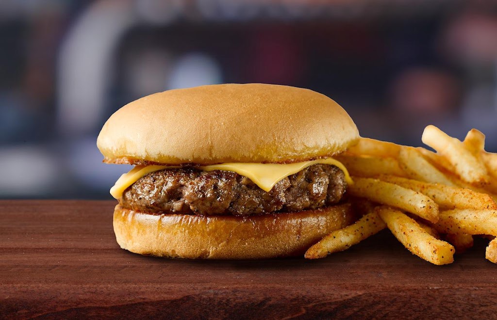 Bubbas 33 | restaurant | 7001 N Davis Hwy, Pensacola, FL 32504, USA | 8508768700 OR +1 850-876-8700