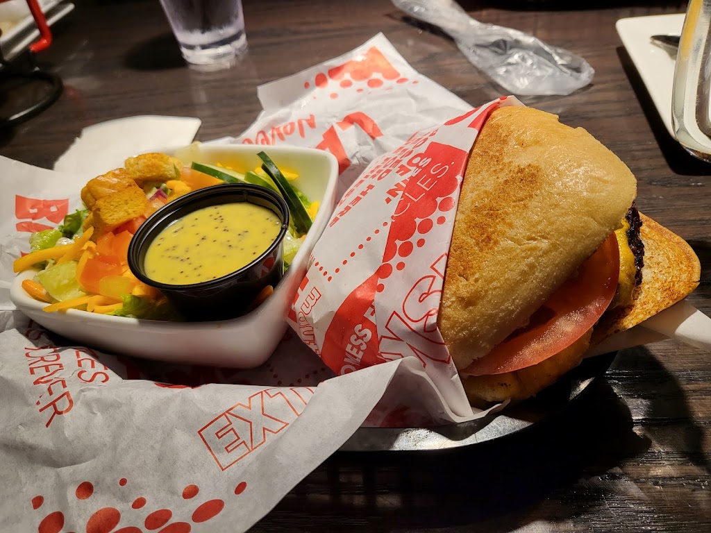 Red Robin Gourmet Burgers and Brews | restaurant | 20220 I-30, Benton, AR 72019, USA | 5016727590 OR +1 501-672-7590
