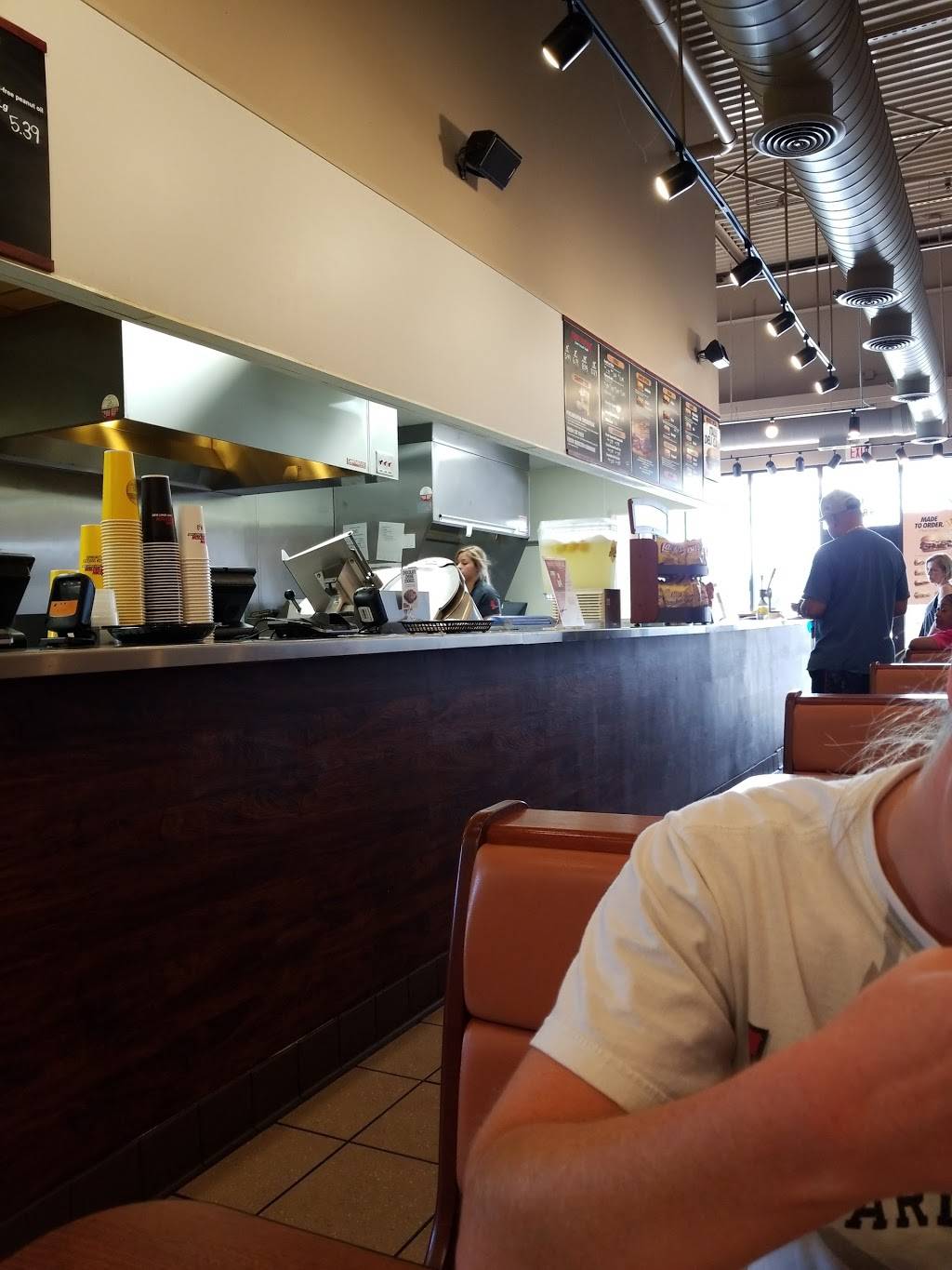 Penn Station East Coast Subs | meal takeaway | 6661 Dixie Hwy, Louisville, KY 40216, USA | 5029337345 OR +1 502-933-7345