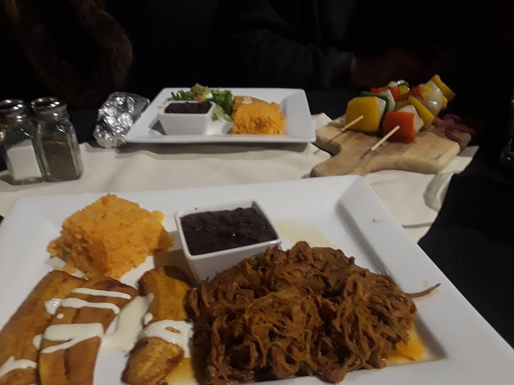 Los Pinchos Latin Cuisine & Lounge | restaurant | 3851 Vincennes Rd, Indianapolis, IN 46268, USA | 3179914578 OR +1 317-991-4578