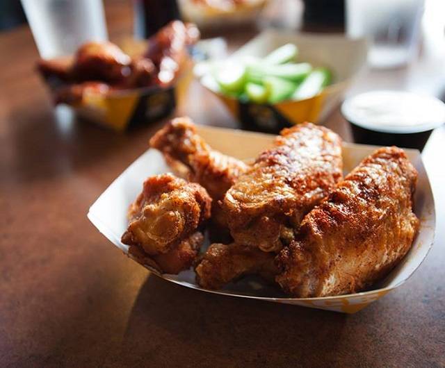 Buffalo Wild Wings | meal takeaway | 11431 Parkside Dr, Knoxville, TN 37934, USA | 8659667300 OR +1 865-966-7300