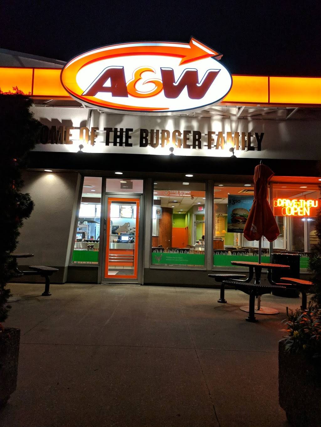A&W Canada | restaurant | 733 Central Pkwy W, Mississauga, ON L5B 4L1, Canada | 9058488885 OR +1 905-848-8885