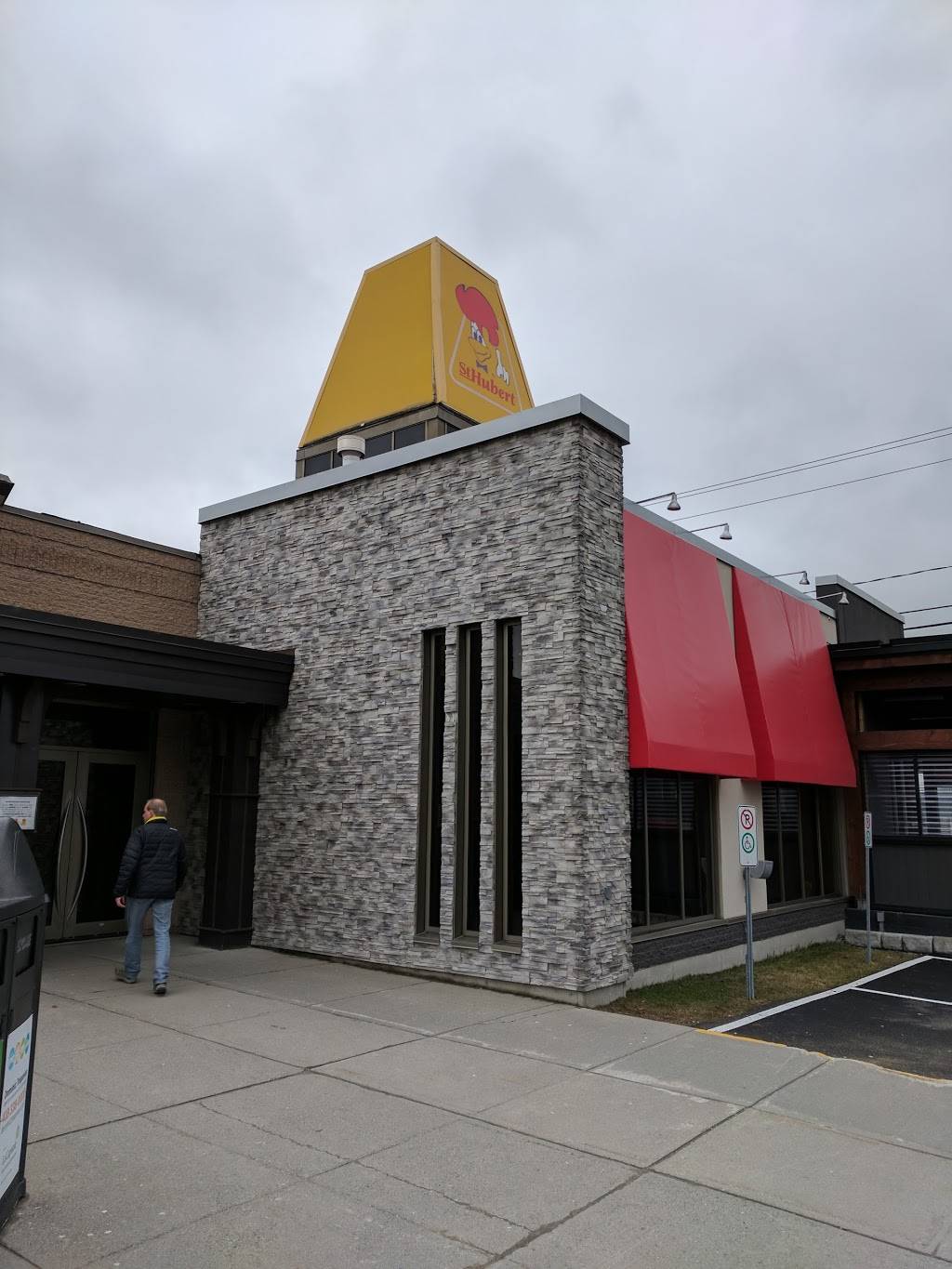 Rôtisserie St-Hubert | restaurant | 203 Boulevard Frontenac O, Thetford Mines, QC G6G 6K2, Canada | 4183357557 OR +1 418-335-7557