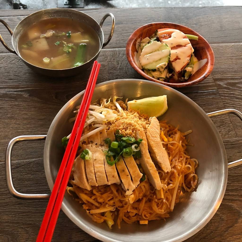 SUROSS Thai Bistro | restaurant | 4131 Broadway, New York, NY 10033, USA | 2127950792 OR +1 212-795-0792