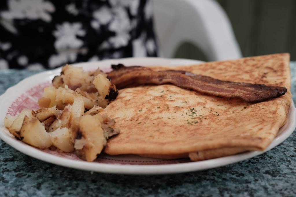 La Crêperie Chicago Restaurant | restaurant | 2845 N Clark St, Chicago, IL 60657, USA | 7735289050 OR +1 773-528-9050