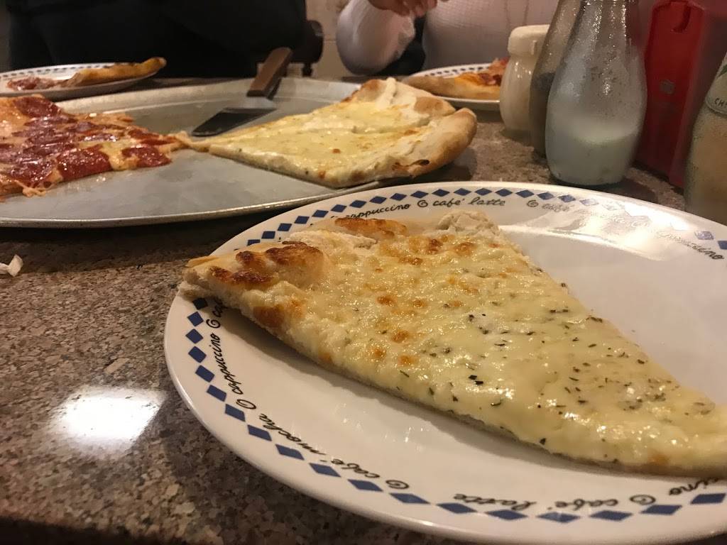 Lillos Pizza | restaurant | 1824 67 Main St, Walden, NY 12586, USA | 8457785612 OR +1 845-778-5612