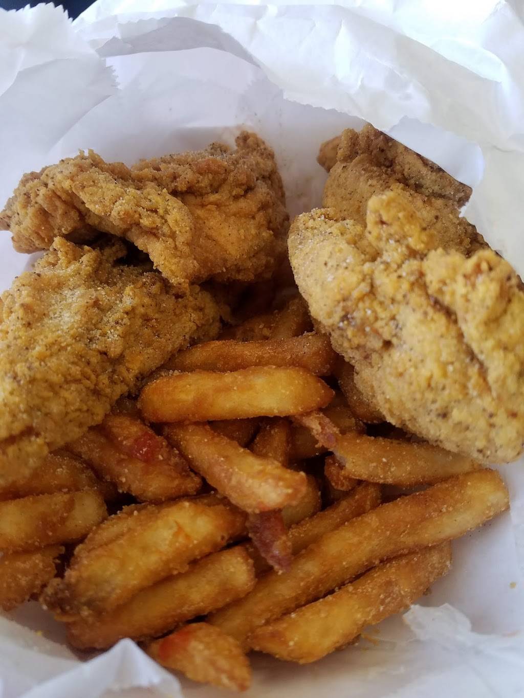 Captain Hooks Fish & Chicken | restaurant | 8554 S Cottage Grove Ave, Chicago, IL 60619, USA | 7734834600 OR +1 773-483-4600