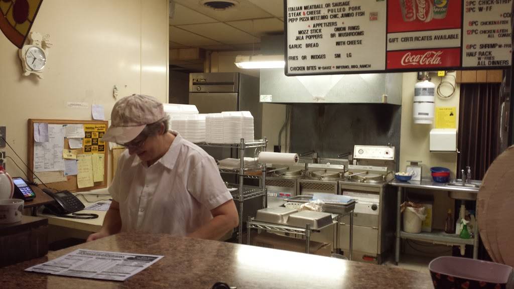 Poads Pizza | restaurant | 752 Grand Ave, Hartford, WI 53027, USA | 2626730777 OR +1 262-673-0777