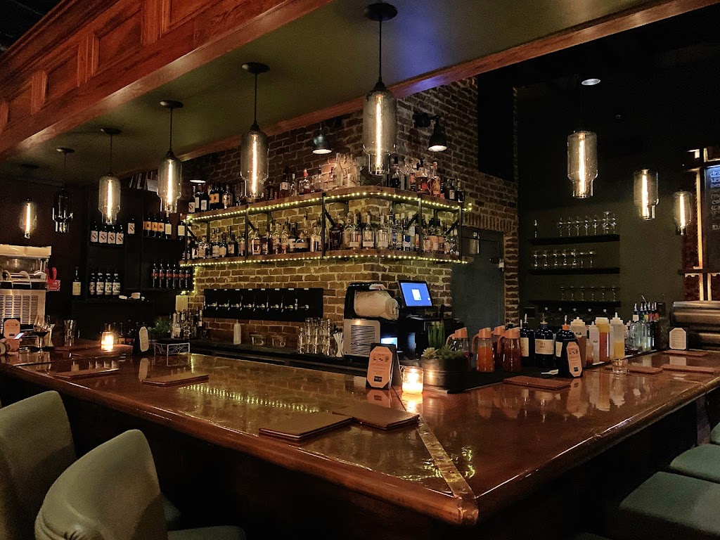 Ball & Biscuit | night club | 331 Massachusetts Ave, Indianapolis, IN 46204, USA | 3176360539 OR +1 317-636-0539