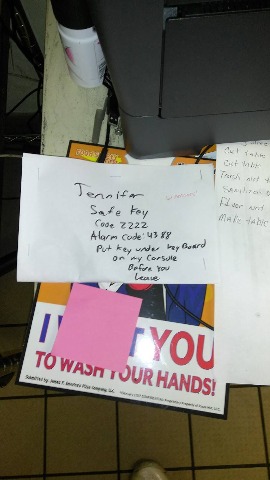 Pizza Hut | restaurant | 143 N Maysville Ave, Zanesville, OH 43701, USA | 7404544883 OR +1 740-454-4883