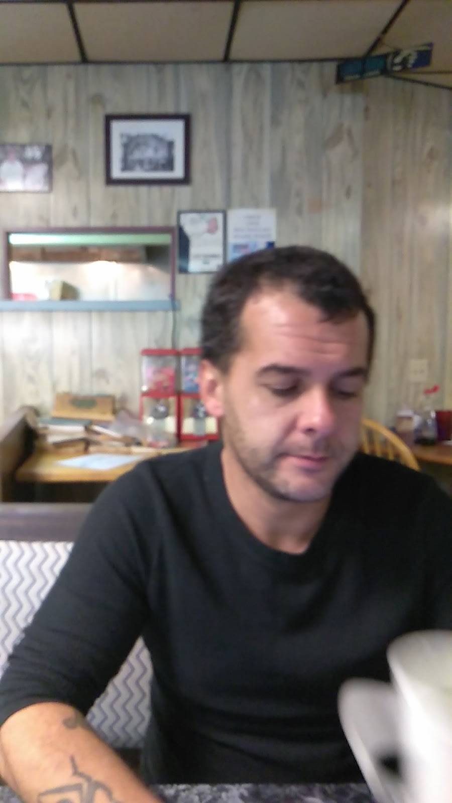 Phenix Square | restaurant | 9 Pleasant St, West Warwick, RI 02893, USA | 4018288110 OR +1 401-828-8110