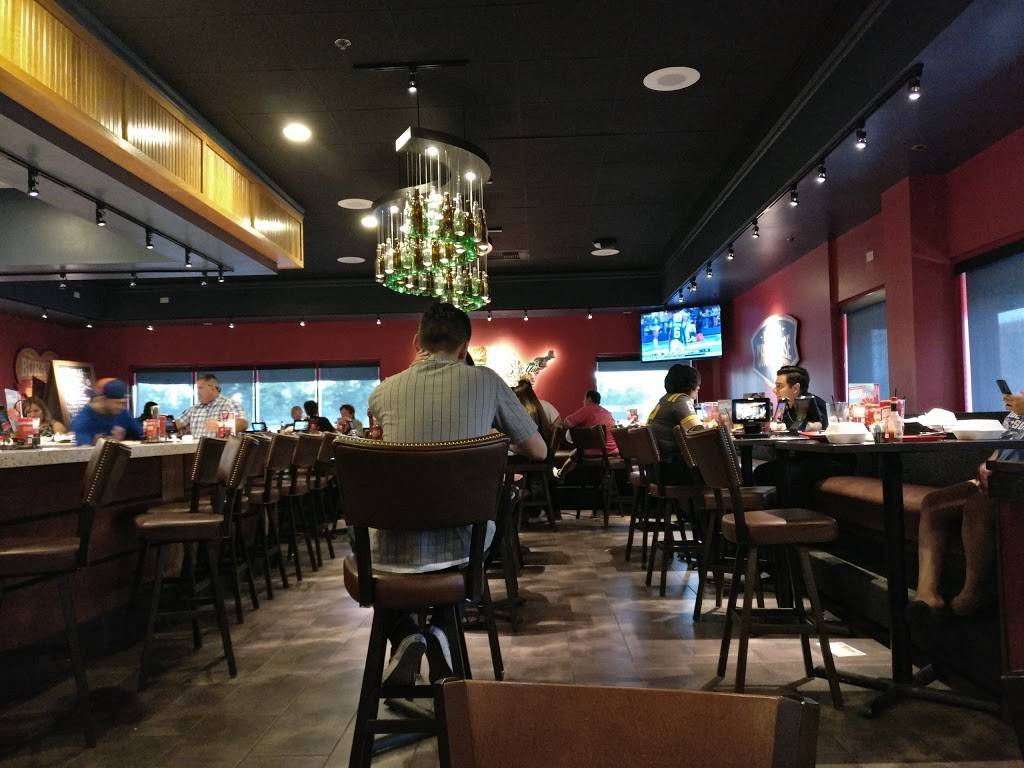 Red Robin Gourmet Burgers and Brews | restaurant | 2015 S Mooney Blvd #505, Visalia, CA 93277, USA | 5597404060 OR +1 559-740-4060