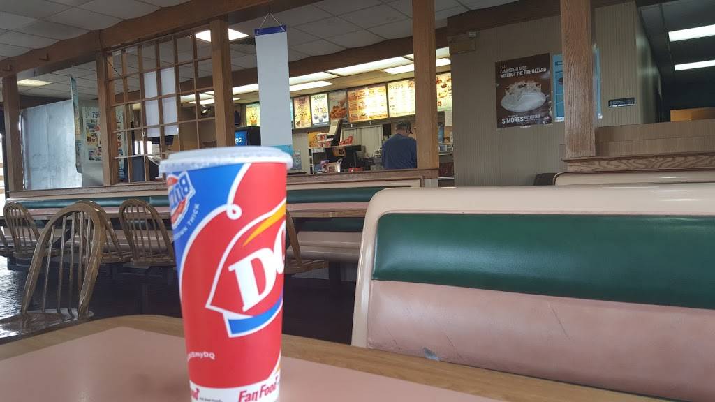 Dairy Queen Store | restaurant | 822 US-24, Gilman, IL 60938, USA | 8152654115 OR +1 815-265-4115