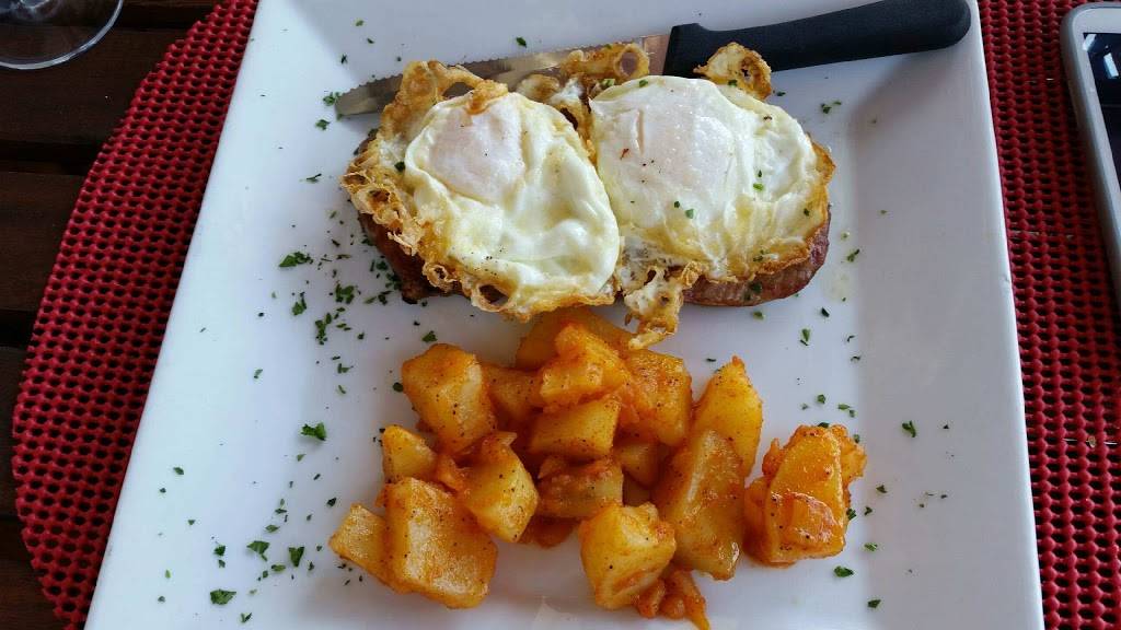 StationHouse Wine Bar & Grill | night club | 2520 Main St, Stratford, CT 06615, USA | 2033771648 OR +1 203-377-1648