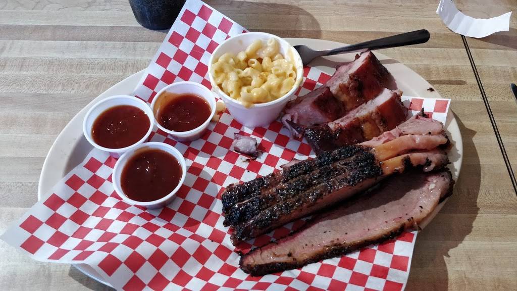 Hog Wild Bar-B-Que | restaurant | 38 Main St, Placerville, CA 95667, USA | 5306223883 OR +1 530-622-3883