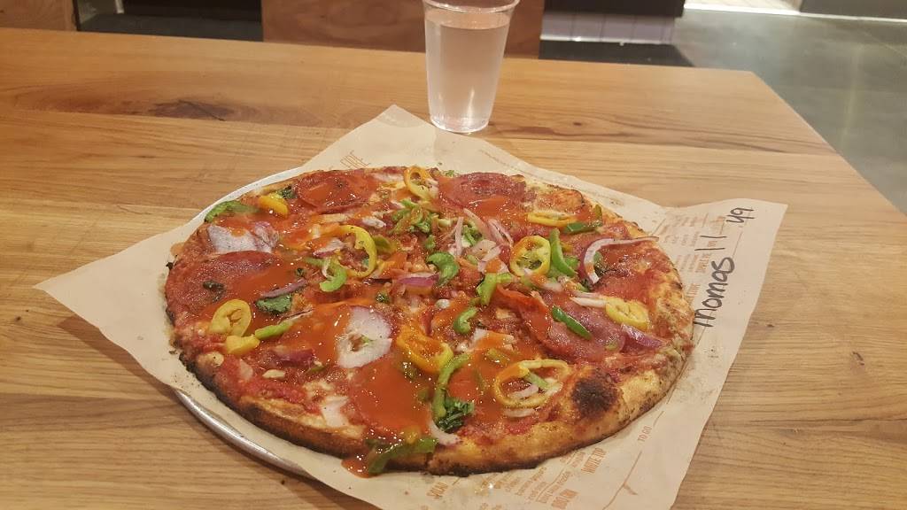 Blaze Pizza | restaurant | 1155 W Renaissance Pkwy #500, Rialto, CA 92376, USA | 9095465637 OR +1 909-546-5637