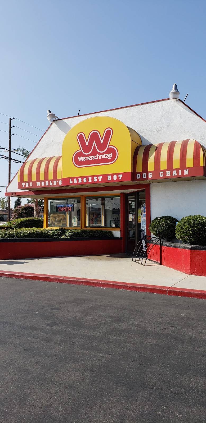 Wienerschnitzel | restaurant | 13011 Chapman Ave, Orange, CA 92868, USA | 7142350319 OR +1 714-235-0319