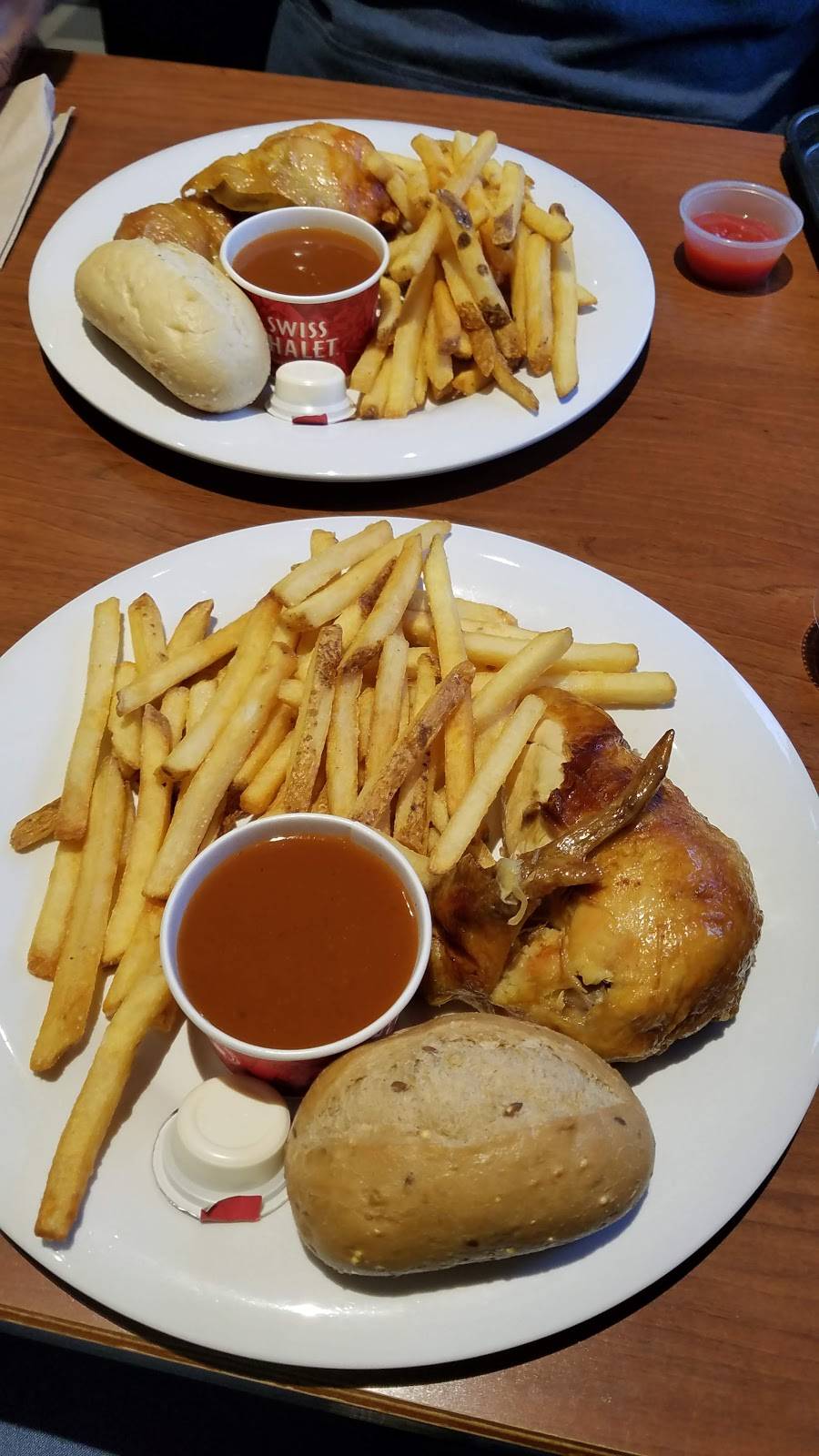 Swiss Chalet | restaurant | 1 Richmond Blvd, Napanee, ON K7R 3S3, Canada | 6133548944 OR +1 613-354-8944