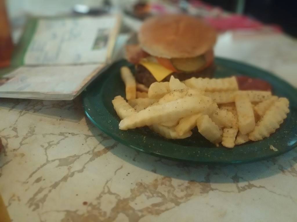 Joedees | restaurant | 1828 Avenue L, Fort Madison, IA 52627, USA | 3193721771 OR +1 319-372-1771