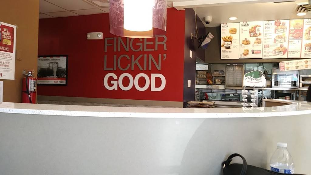 KFC | restaurant | 10661 Grand Ave, Sun City, AZ 85351, USA | 6235835436 OR +1 623-583-5436