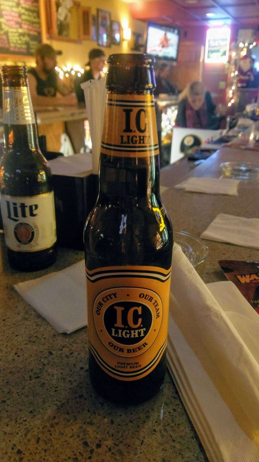 Walkers Bar & Grill | restaurant | 176 McGovern Blvd, Crescent Township, PA 15046, USA | 7244570662 OR +1 724-457-0662