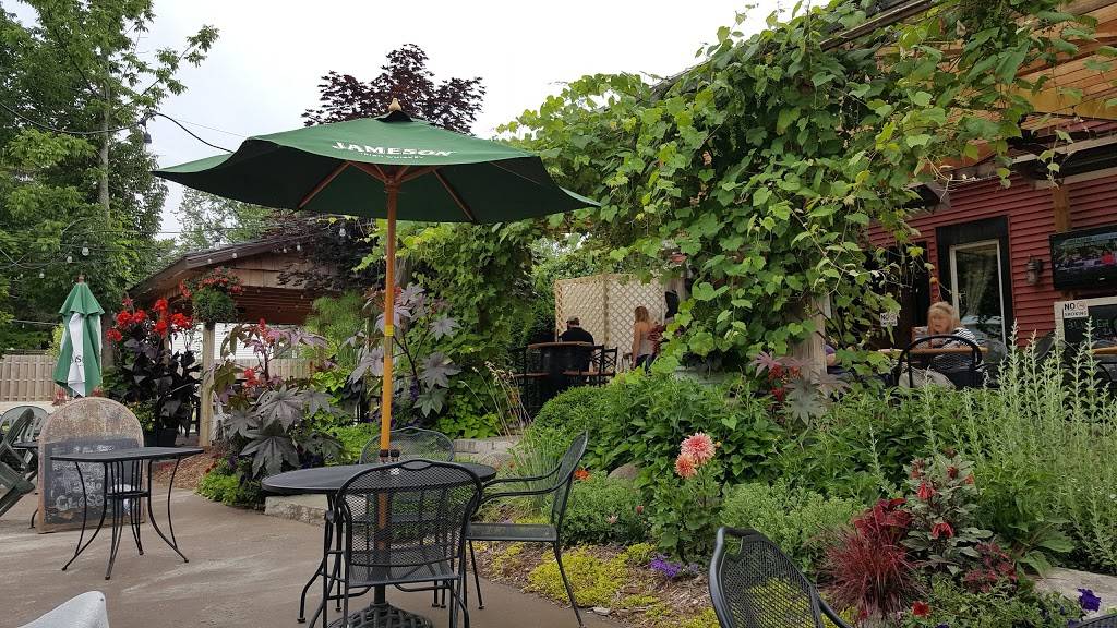 Kitty OReillys Irish Pub | restaurant | 59 E Oak St, Sturgeon Bay, WI 54235, USA | 9207437441 OR +1 920-743-7441