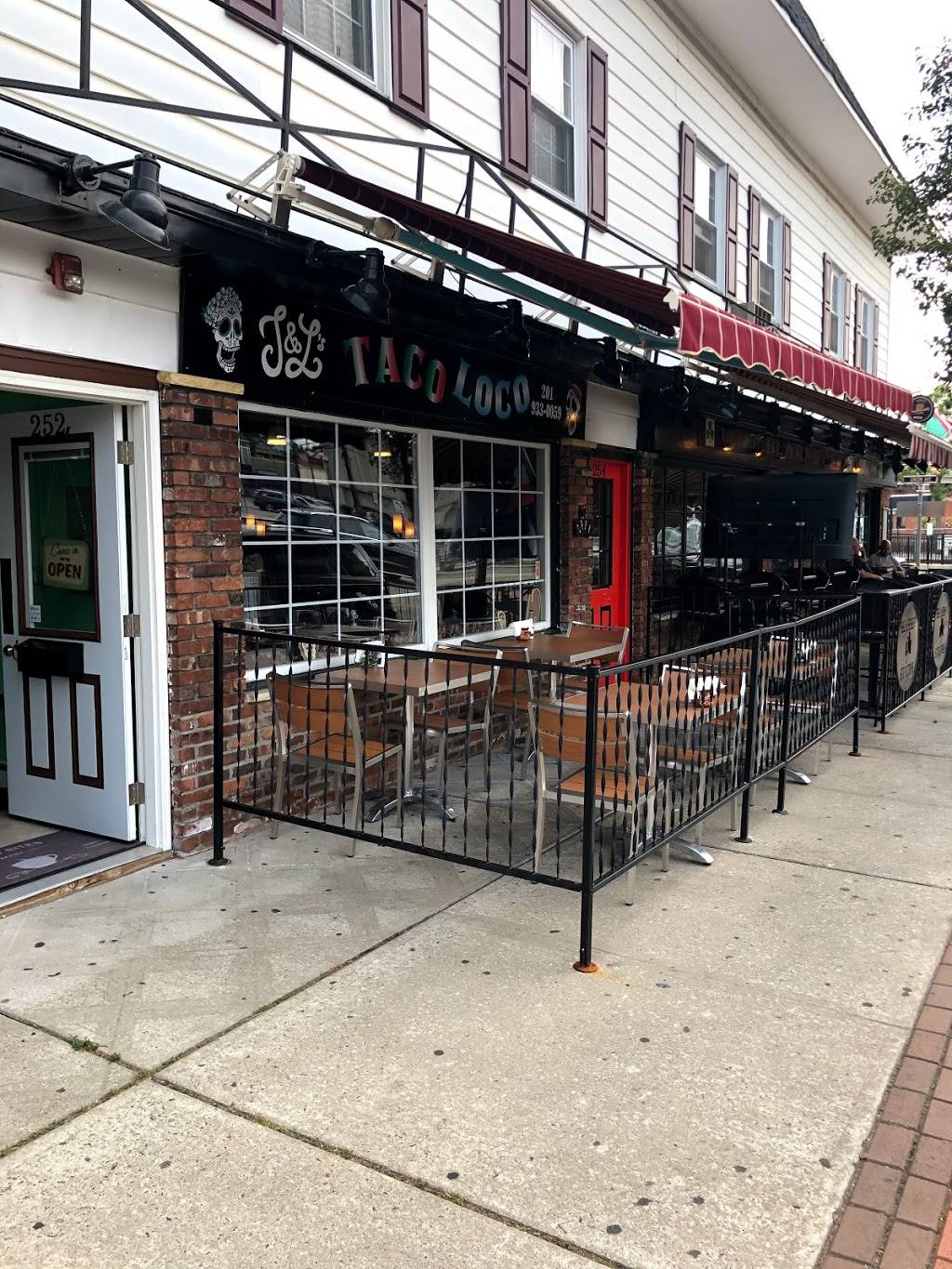 J&Ls Taco Loco | restaurant | 254 Park Ave, East Rutherford, NJ 07073, USA | 2019330059 OR +1 201-933-0059