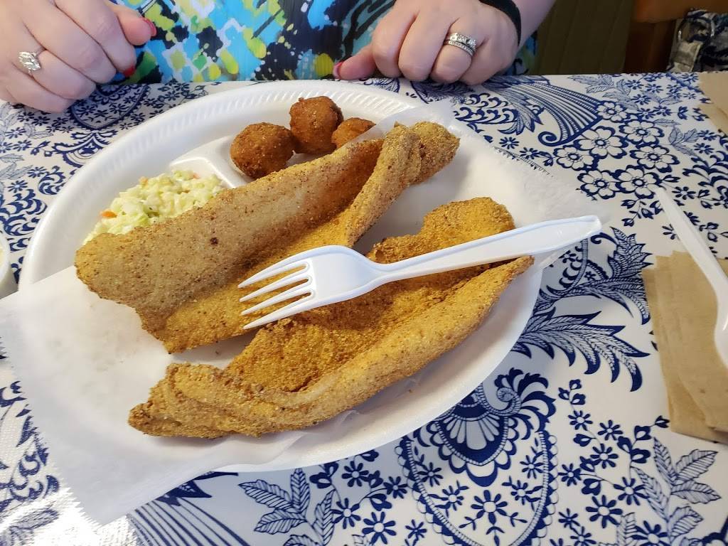 Uncle Larrys Restaurant | restaurant | 8210 Apison Pike, Ooltewah, TN 37363, USA | 4234982979 OR +1 423-498-2979