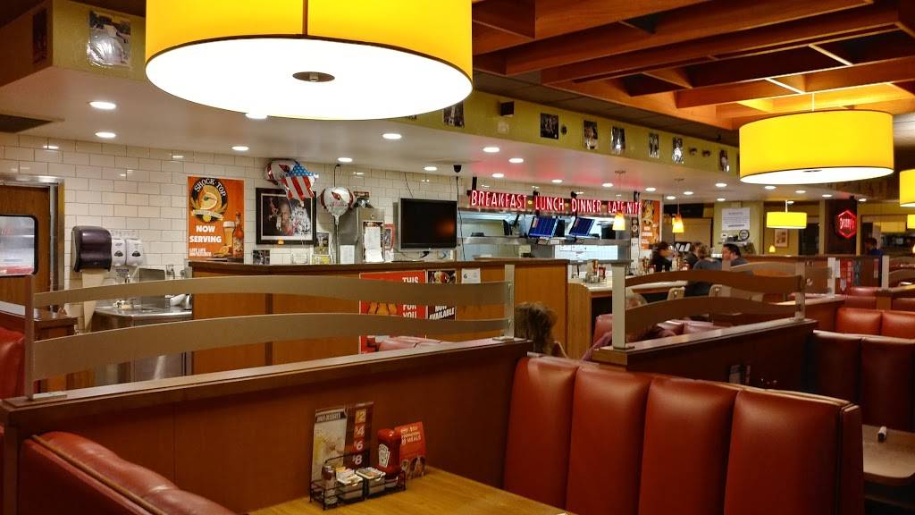 Dennys | restaurant | 17053 E Shea Blvd, Fountain Hills, AZ 85268, USA | 4808375307 OR +1 480-837-5307