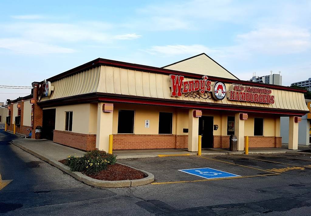 Wendys | restaurant | 221 Weber St N, Waterloo, ON N2J 3H5, Canada | 5197462728 OR +1 519-746-2728