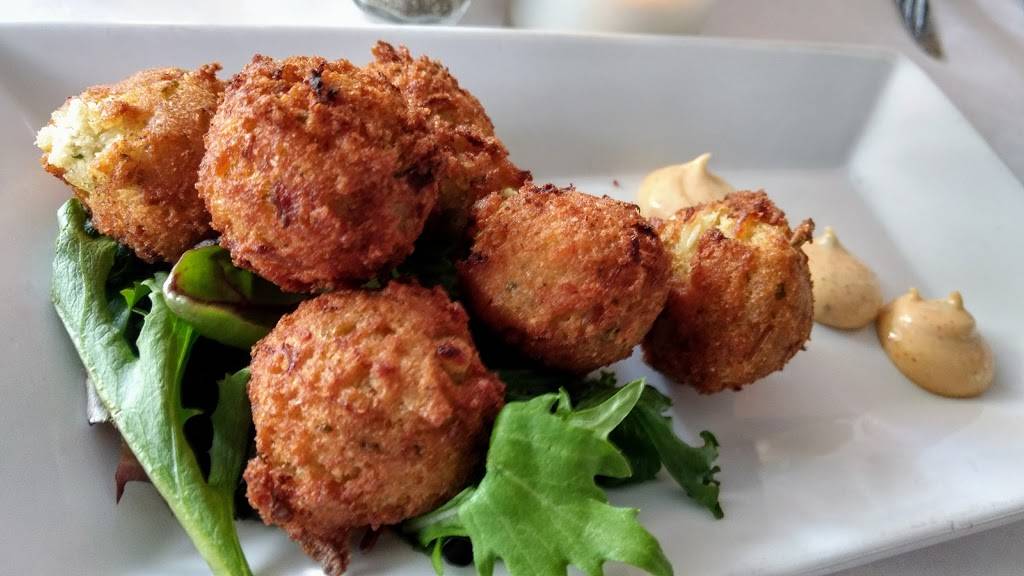 Pineapple Eddie Southern Bistro | restaurant | 1402 W 10th St, Erie, PA 16502, USA | 8144540700 OR +1 814-454-0700