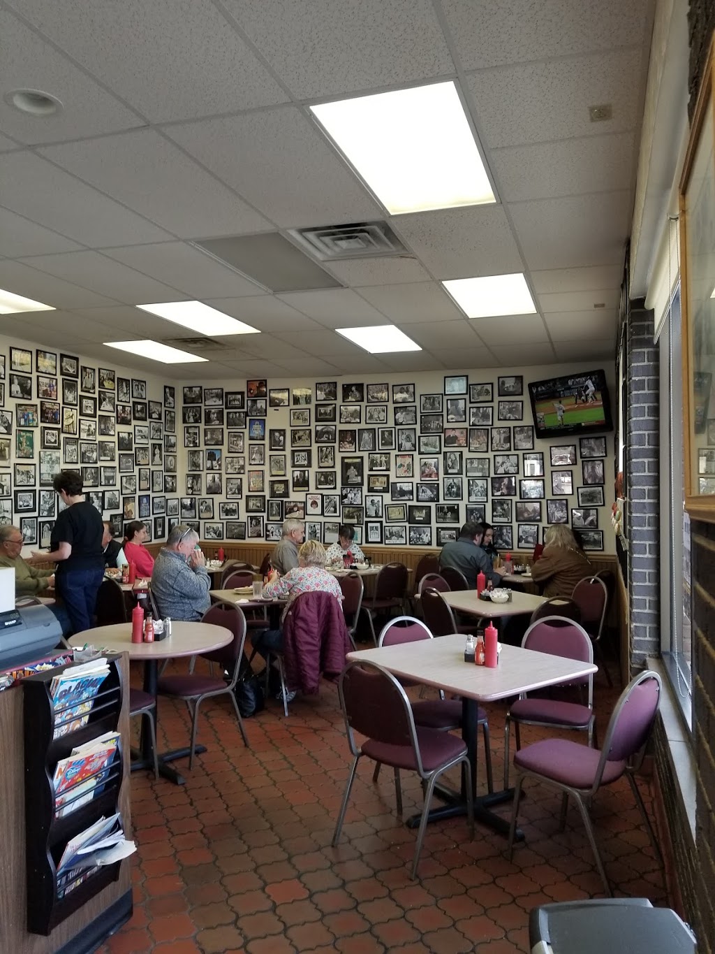 HoneyDip Donuts & Diner | bakery | 4480 Kenny Rd, Columbus, OH 43220, USA | 6144590812 OR +1 614-459-0812