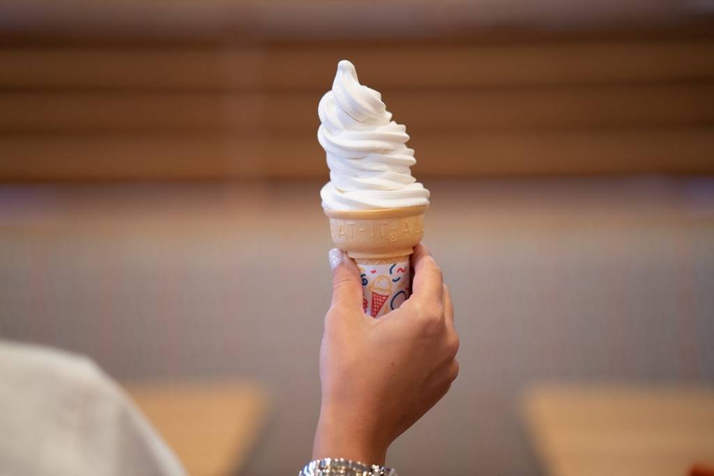 A&W Restaurant | restaurant | 2003 Lantern Ridge Dr, Richmond, KY 40475, USA | 8593538772 OR +1 859-353-8772